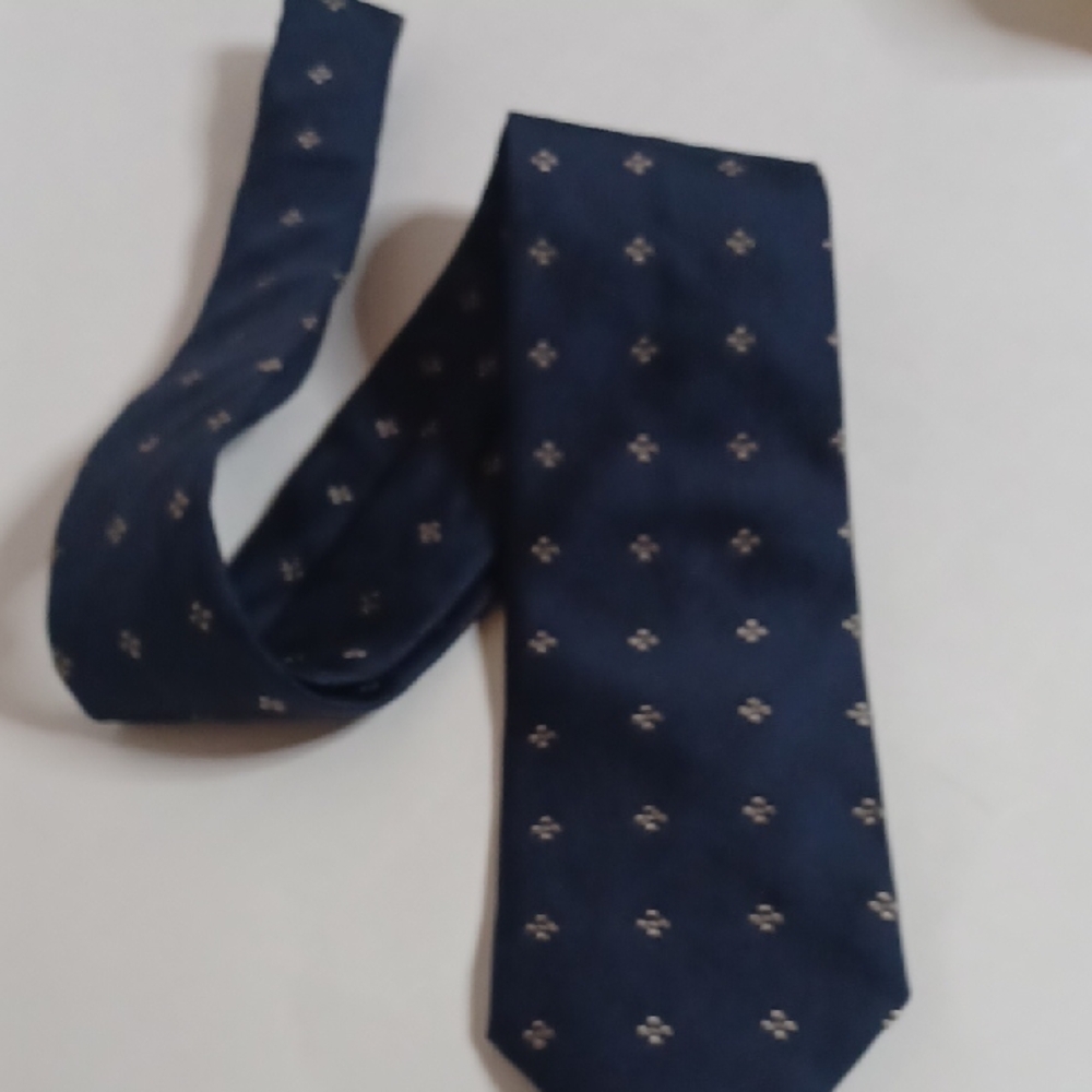 ROMEO GIGLI Men's 100%  Silk Navy Blue Patterned Men's Tie.